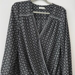 Max Studio Woman Black and White Geometric Patterned Blouse - XL